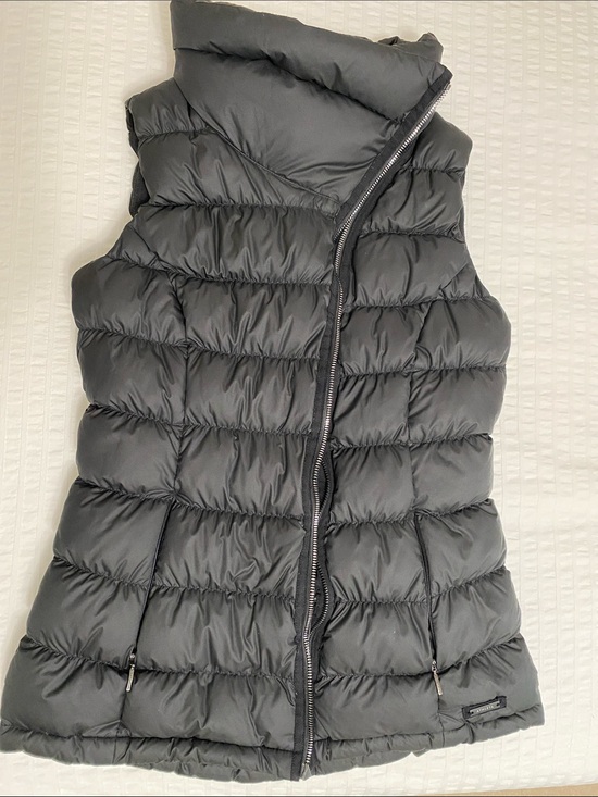 Athleta Jackets & Blazers - Athleta Women’s Quilted Puffer Vest - Black